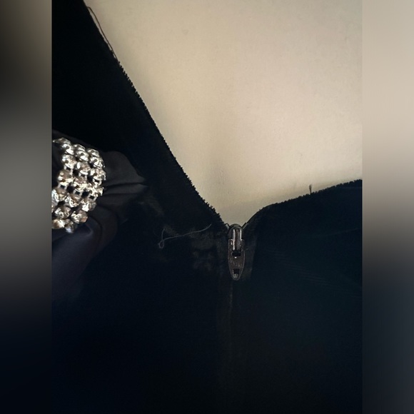 Renditions New York Vintage Black Velvet 80’s. Dress V Low Cut Back W Bow Sz 8 - Picture 10 of 16